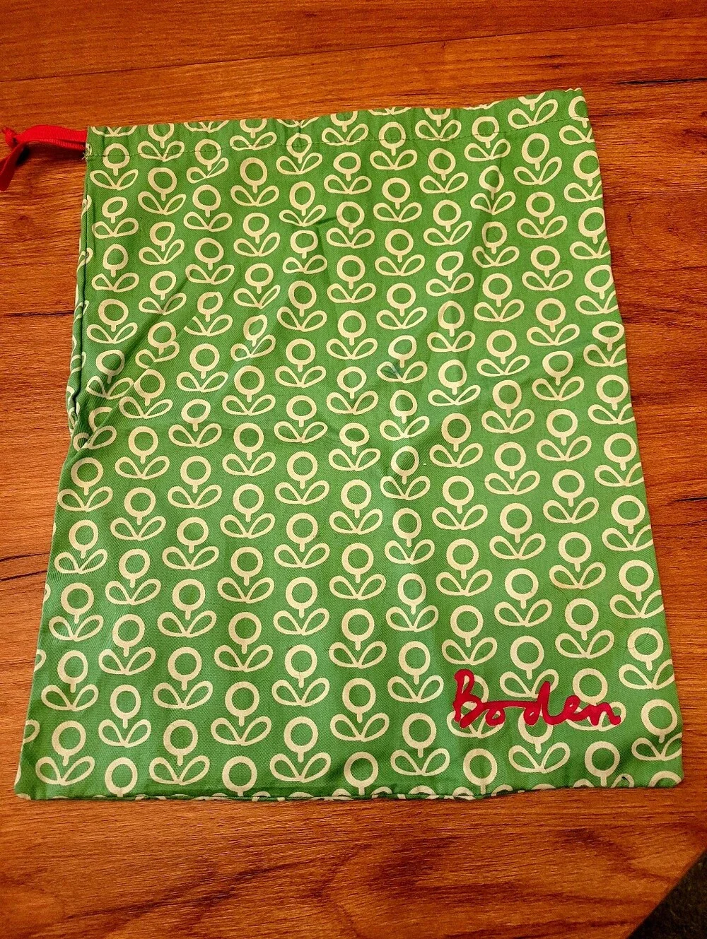 Boden Green White Patterned Drawstring Pouch with Red Detail